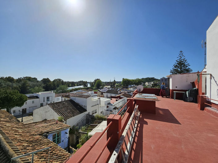 Image No.1-4 Bed Property for sale