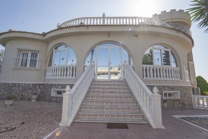 Image No.3-4 Bed Villa / Detached for sale