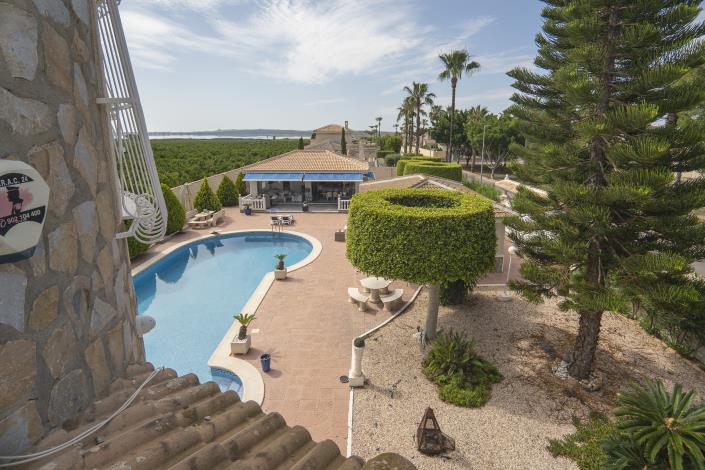 Image No.13-4 Bed Villa / Detached for sale