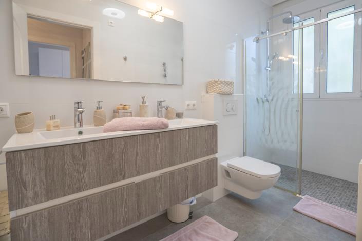 Image No.22-4 Bed Villa / Detached for sale