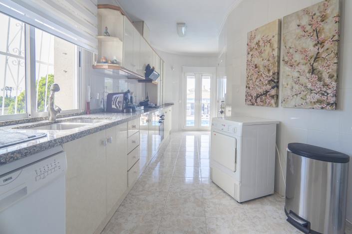 Image No.23-4 Bed Villa / Detached for sale