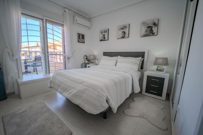 Image No.12-2 Bed Townhouse for sale