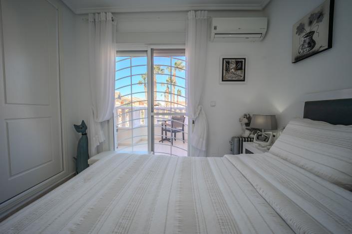 Image No.13-2 Bed Townhouse for sale