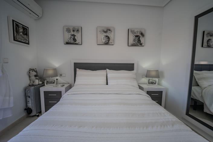 Image No.15-2 Bed Townhouse for sale