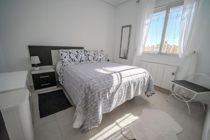 Image No.19-2 Bed Townhouse for sale