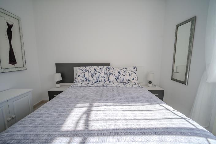 Image No.20-2 Bed Townhouse for sale