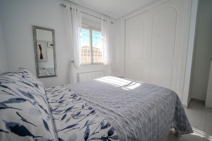 Image No.21-2 Bed Townhouse for sale