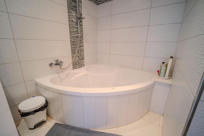 Image No.24-2 Bed Townhouse for sale