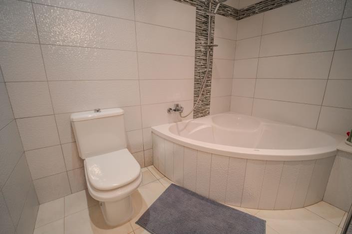 Image No.26-2 Bed Townhouse for sale