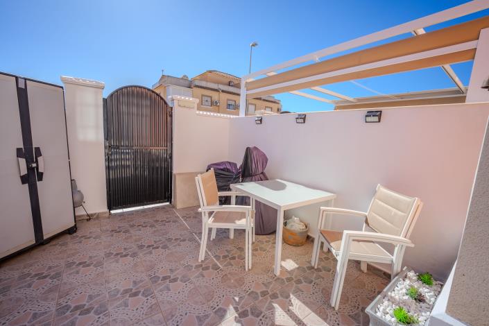 Image No.32-2 Bed Townhouse for sale