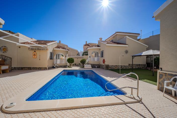 Image No.4-10 Bed Chalet for sale