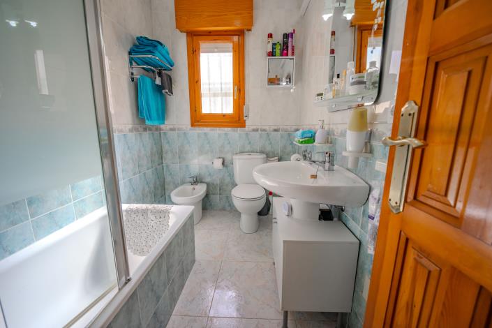 Image No.20-10 Bed Chalet for sale