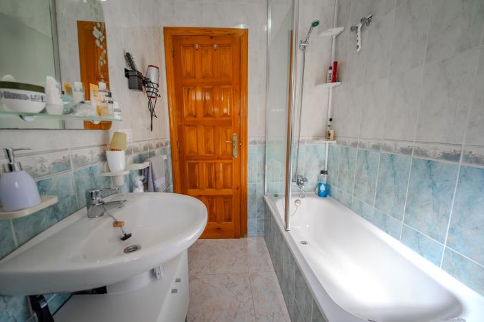 Image No.21-10 Bed Chalet for sale