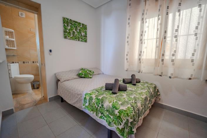 Image No.40-10 Bed Chalet for sale