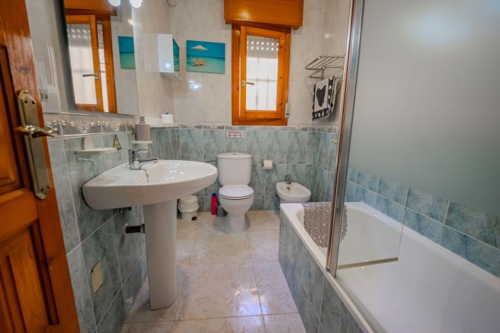 Image No.44-10 Bed Chalet for sale