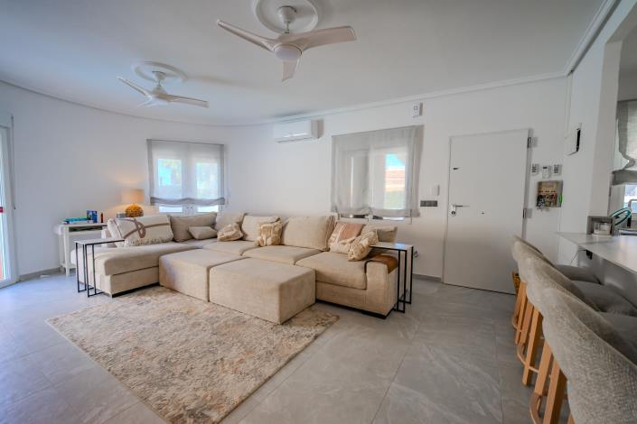 Image No.5-4 Bed Villa / Detached for sale