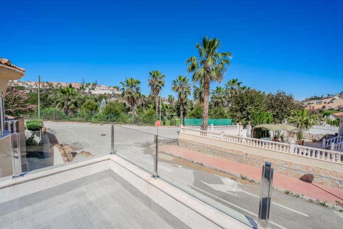 Image No.27-4 Bed Villa / Detached for sale