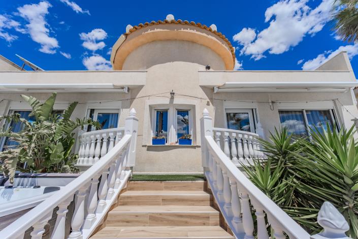 Image No.43-3 Bed Villa / Detached for sale