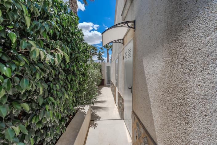 Image No.49-3 Bed Villa / Detached for sale