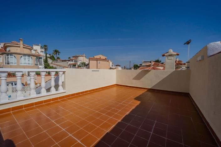 Image No.10-4 Bed Villa / Detached for sale