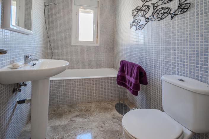 Image No.35-4 Bed Villa / Detached for sale