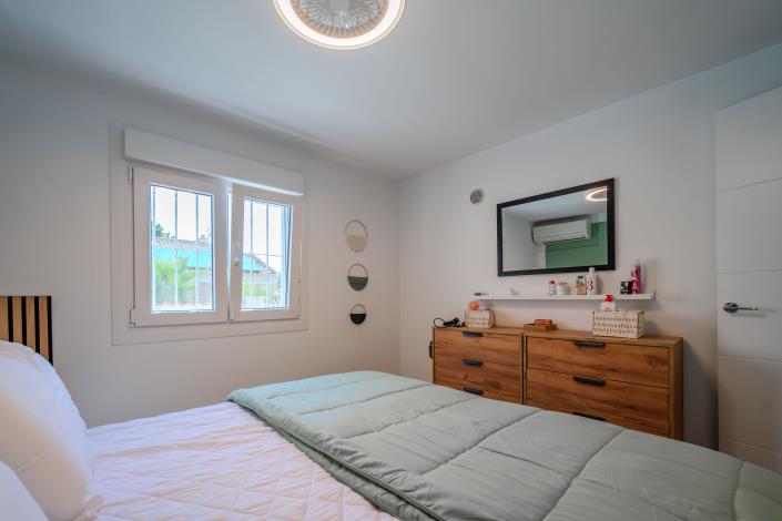 Image No.39-4 Bed Villa / Detached for sale