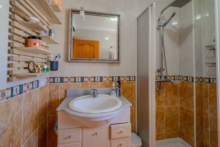 Image No.24-5 Bed Villa / Detached for sale