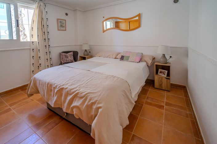 Image No.35-5 Bed Villa / Detached for sale