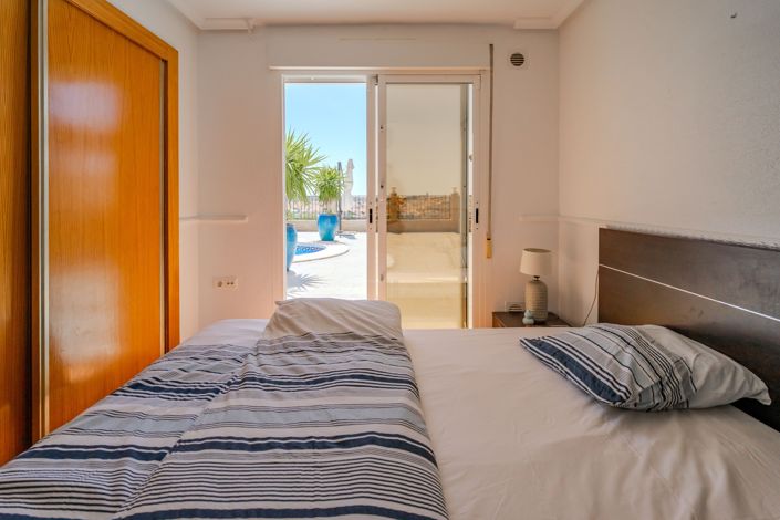 Image No.39-5 Bed Villa / Detached for sale