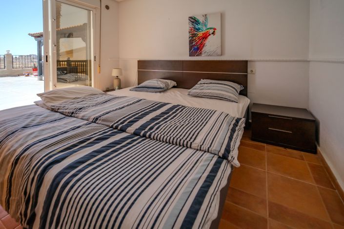 Image No.40-5 Bed Villa / Detached for sale