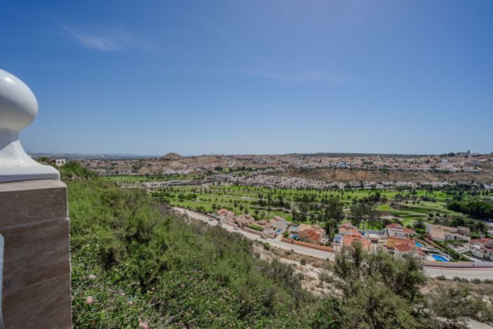 Image No.48-5 Bed Villa / Detached for sale
