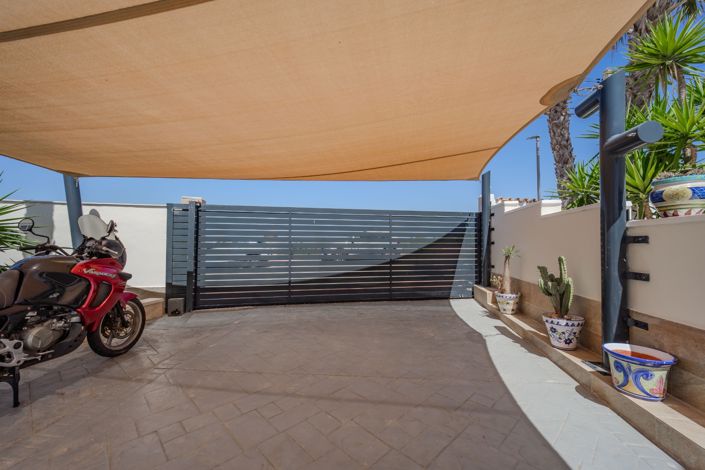 Image No.51-5 Bed Villa / Detached for sale