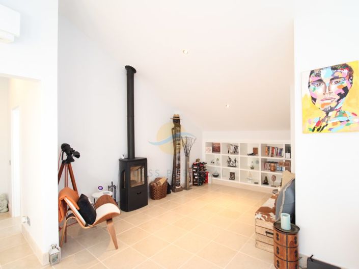 Image No.12-2 Bed Apartment for sale