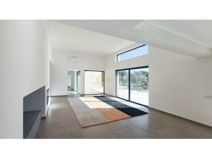 Image No.10-4 Bed House for sale