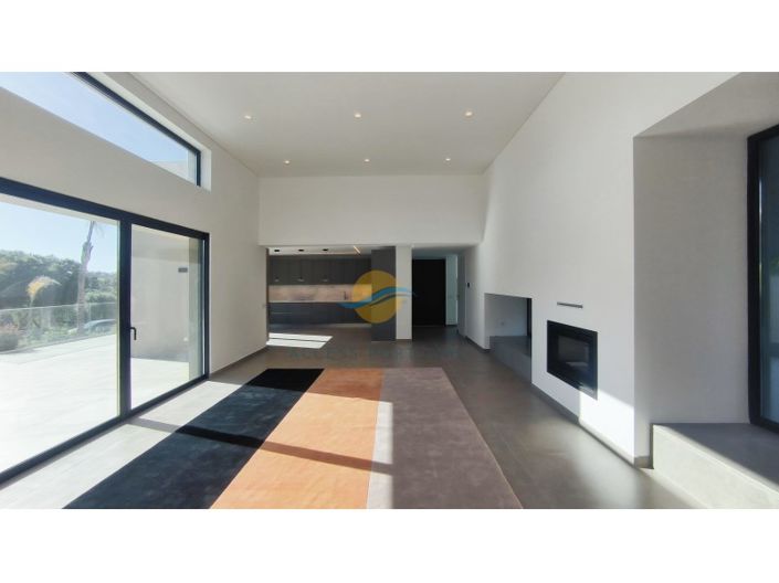 Image No.12-4 Bed House for sale