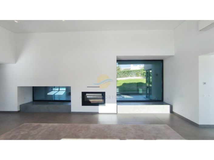 Image No.15-4 Bed House for sale