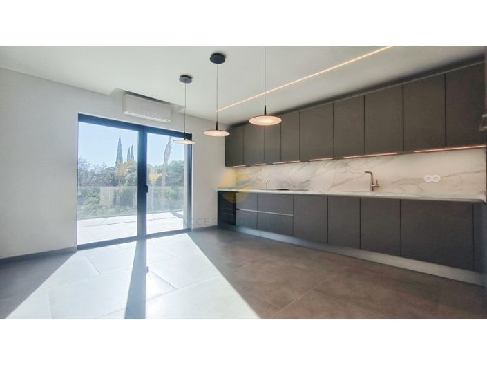 Image No.16-4 Bed House for sale