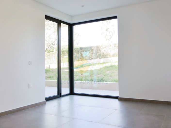 Image No.21-4 Bed House for sale