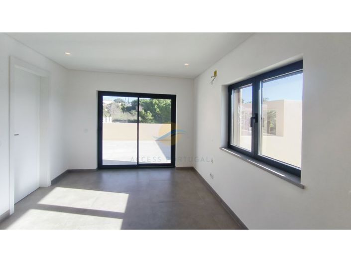 Image No.32-4 Bed House for sale