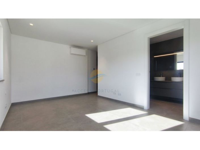 Image No.33-4 Bed House for sale