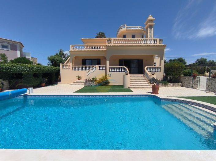 Image No.1-5 Bed House for sale