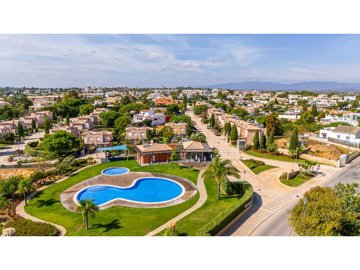 1 - Lagoa, House