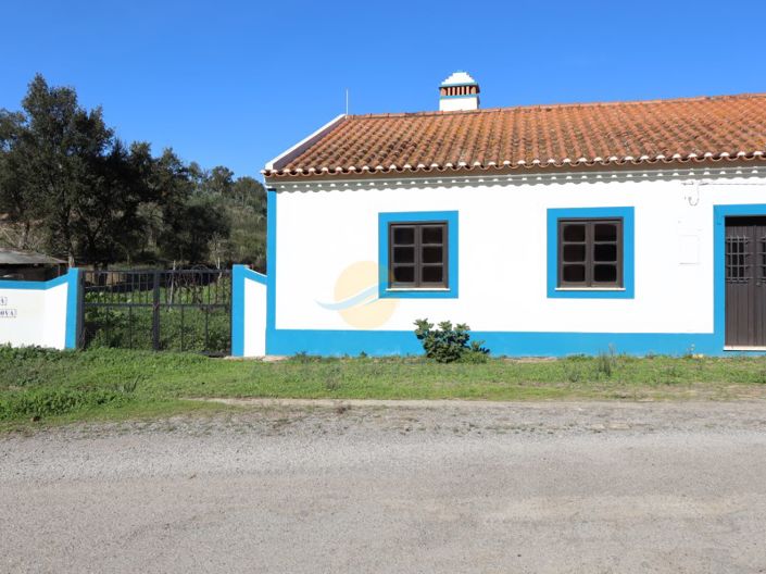 Image No.1-3 Bed Farmhouse for sale