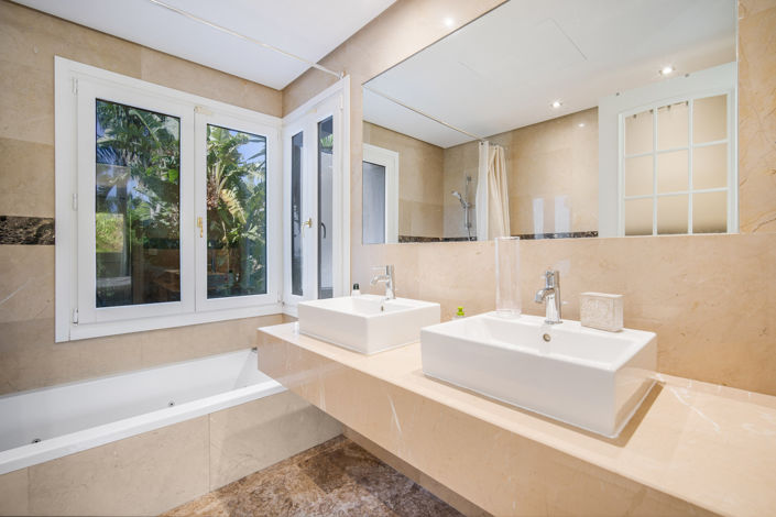 Image No.7-5 Bed Villa for sale