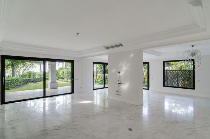 Image No.2-6 Bed Villa for sale