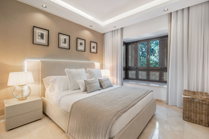 Image No.10-3 Bed Property for sale