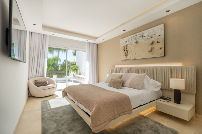 Image No.12-3 Bed Property for sale