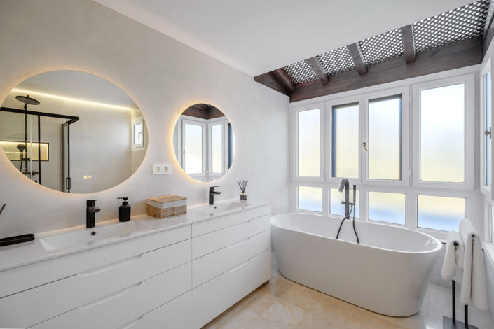 Image No.17-3 Bed Property for sale