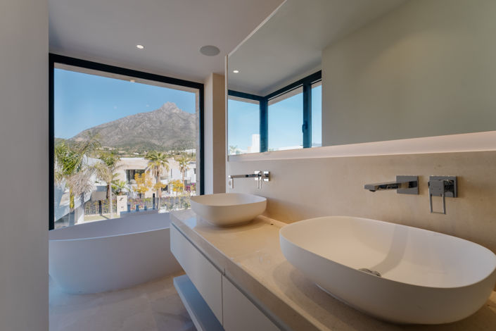 Image No.6-5 Bed Villa for sale