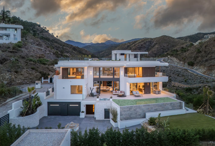 Image No.1-6 Bed Villa for sale
